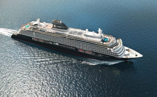 Descubra como os cruzeiros evoluem com novas rotas, experiências únicas e lazer moderno no mar