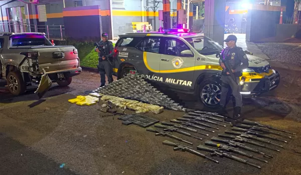 Polícia Rodoviária apreende arsenal de fuzis e grande carregamento de drogas