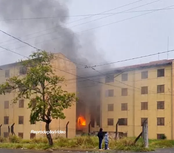 Predinhos das CDHU: mais dois apartamentos são incendiados em Marília