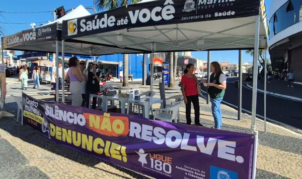 Saúde realiza ação de conscientização sobre o combate à violência contra as mulheres em Marília 