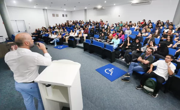 Curso de Fisioterapia da Unimar promove  e atualização clínica com especialista reconhecido nacionalmente