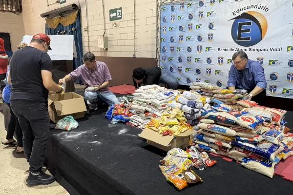 Acadêmicos de Direito da Unimar arrecadam mais de 700 quilos de alimentos para entidade que atende crianças e adolescentes