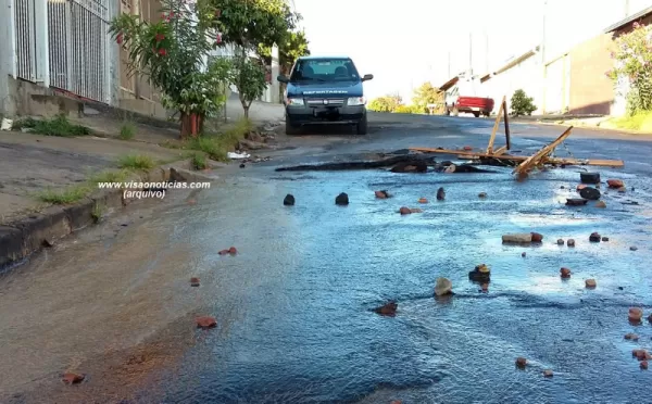 Tem vazamento de água na rua da sua casa em Marília? Veja como acionar a RIC Ambiental 