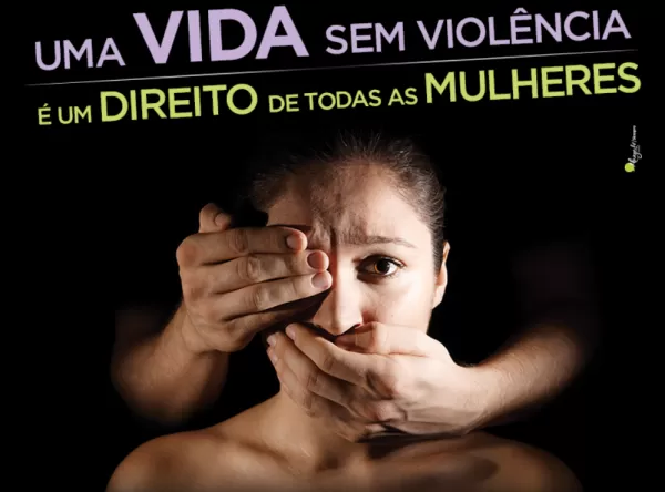 Homem tem crise de ciúmes, espanca jovem no meio da rua e vai preso