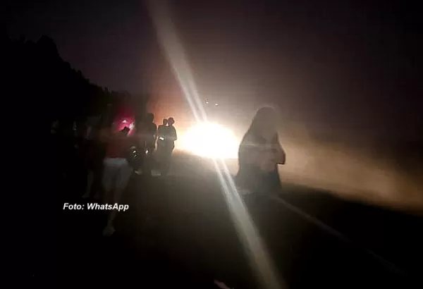 Ônibus de estudantes da Prefeitura de Júlio Mesquita pega fogo na SP-333