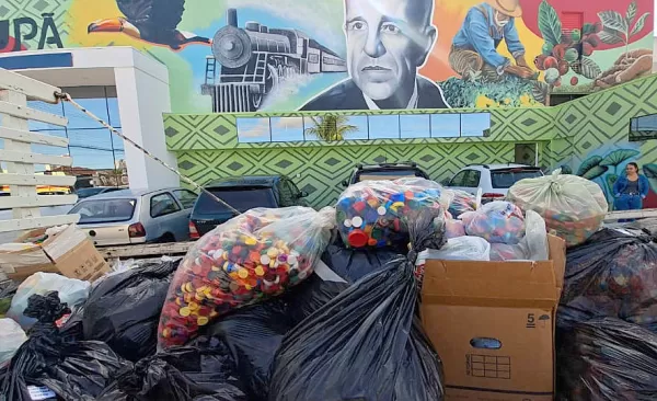 Tampinhas e lacres arrecadados na Gincana “Tupã Recicla na Bienal” são entregues para projetos sociais
