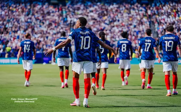 Torcida Campeã: Mbappé marca dois na estreia da França na Copa