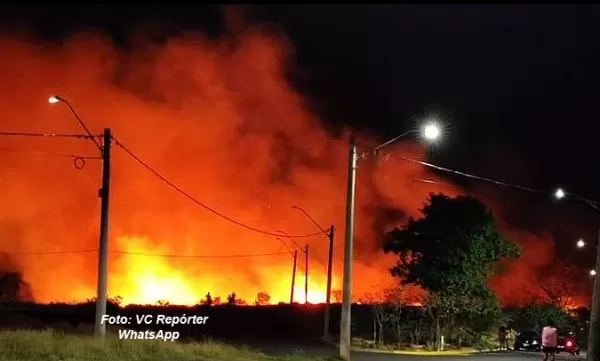 Incêndio atinge Oriente e mobiliza Corpo de Bombeiros e Defesa Civil