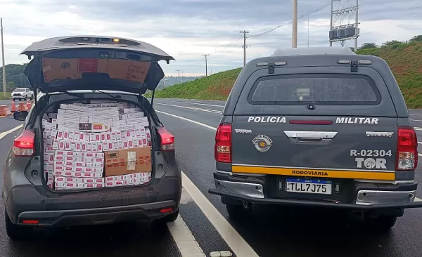 Polícia Rodoviária apreende próximo a Marília carro lotado de cigarros contrabandeados
