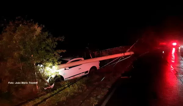 Acidentes simultâneos envolvendo Van e Saveiro deixam feridos em vicinal