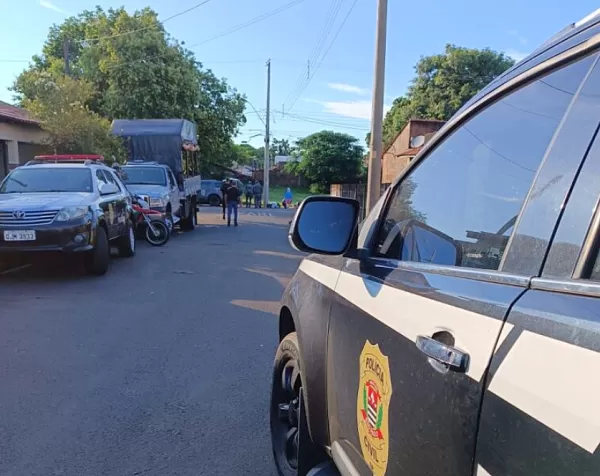 Homem é morto ao perguntar se adolescente tinha namorado. Crime foi praticado pela menor e sua família