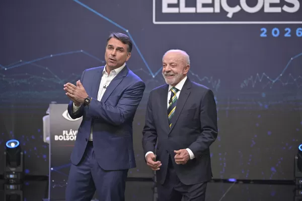 Na reta final de campanha, Lula e Flávio Bolsonaro concordam em abrir sigilos simultaneamente