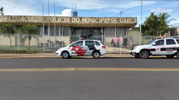 Polícia procura homem acusado de esfaquear e estuprar mulher durante caminhada