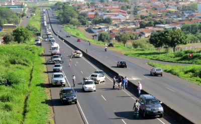 Engavetamento com 4 carros é registrado no Contorno