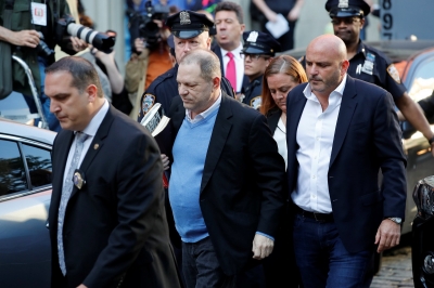 Harvey Weinstein se entrega para a polícia de Nova York