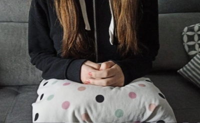 Adolescente que gravou o próprio estupro, conta que era abusada pelo padrasto enquanto a mãe dormia