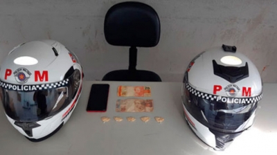 Homem é preso após vender drogas pelo Whatsapp