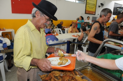 Bom Prato serve almoço especial nesta quinta