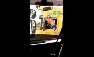 Caminhoneiro é preso após dirigir com corpo para fora do veículo