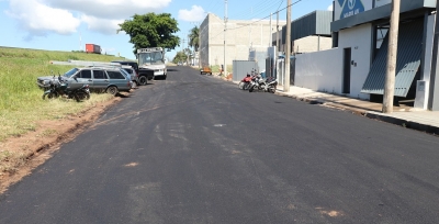 Prefeitura conclui pavimentação e recape de vias públicas no Parque das Indústrias