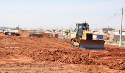 Prefeito vistoria obras de terraplanagem de duas novas escolas na zona norte
