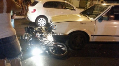 Motociclista fica ferido em acidente na zona oeste