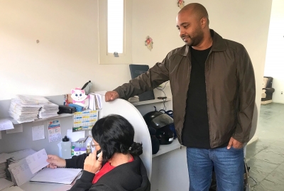 Enfrentando o preconceito, ONG depende da comunidade para assistir os portadores de AIDS