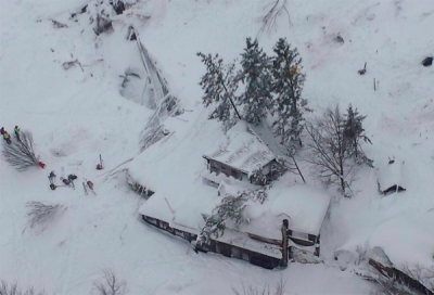 Avalanche atinge hotel e deixa mortos na Itália