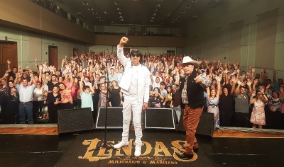Show com Milionário e Marciano lota teatro e participação do público é destaque