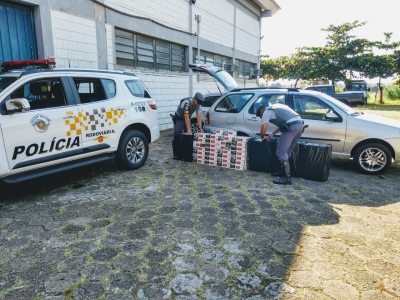 Polícia Rodoviária prende rapaz com carga de cigarros contrabandeados do Paraguai