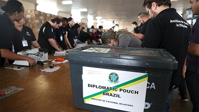 Bolsonaro tem mais de 60% dos votos no exterior, até agora