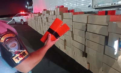 Polícia Rodoviária apreende mais de 4 toneladas de maconha em caminhão de mudança 