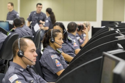 Bebê engasgado é salvo com ajuda de PM