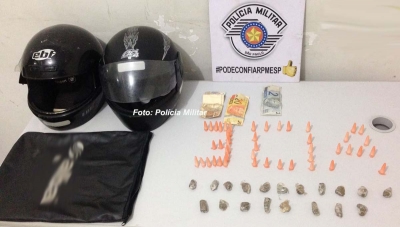 PM detém menores com droga e moto com placa adulterada