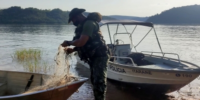 Pescadores usam rede em reservatório e são multados em R$ 8 mil