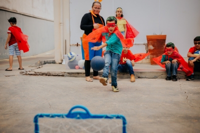 Crianças com deficiência e familiares participam de confraternização no CEMAEE