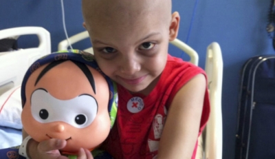 "Kit Dodói" ajuda criança com câncer a entender e enfrentar a doença