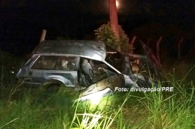 Mulher morre em acidente na SP-294. Motorista foge
