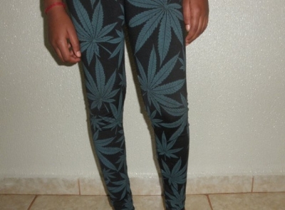 Adolescente é apreendida com calça da maconha