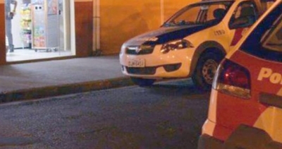 Criminosos assaltam e agridem comerciante
