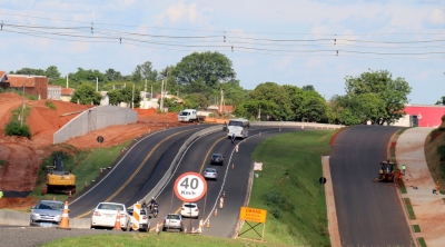 Prefeito Daniel visita obras de marginais da SP-294: 