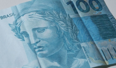 Poupador prejudicado por planos econômicos custa a receber o dinheiro