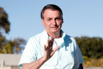 Bolsonaro ameaça baixar decreto para abrir comércio e igrejas em definitivo