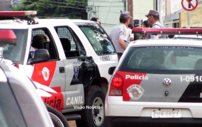 Dupla armada assalta entregador na zona sul 