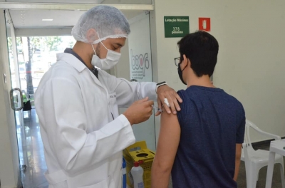 Covid-19: quarta dose é aplicada em Marília para pessoas com mais de 18 anos