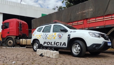 Polícia Rodoviária apreende carreta com droga e pistolas