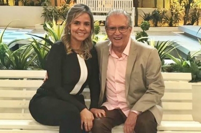 Carlos Alberto de Nóbrega se casa com a médica 42 anos mais jovem