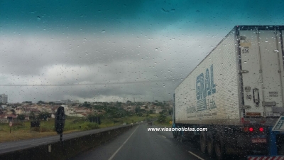 Chuva forte causa acidentes em rodovias