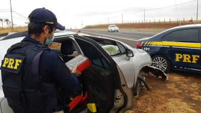 PRF prende homem transportando 387,9 quilos de maconha na BR 153