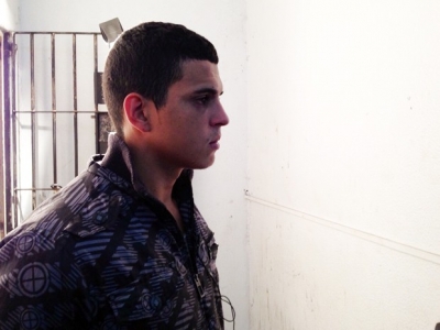 Jovem que roubou equipe de TV ao vivo se entrega